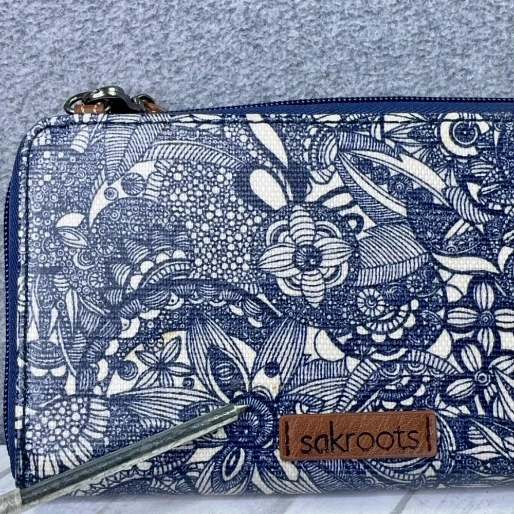 Sakroots Coated Canvas Smartphone Crossbody Bag Blue Floral‎ Minimalist Travel